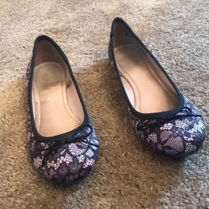 Black and light pink ballet flats